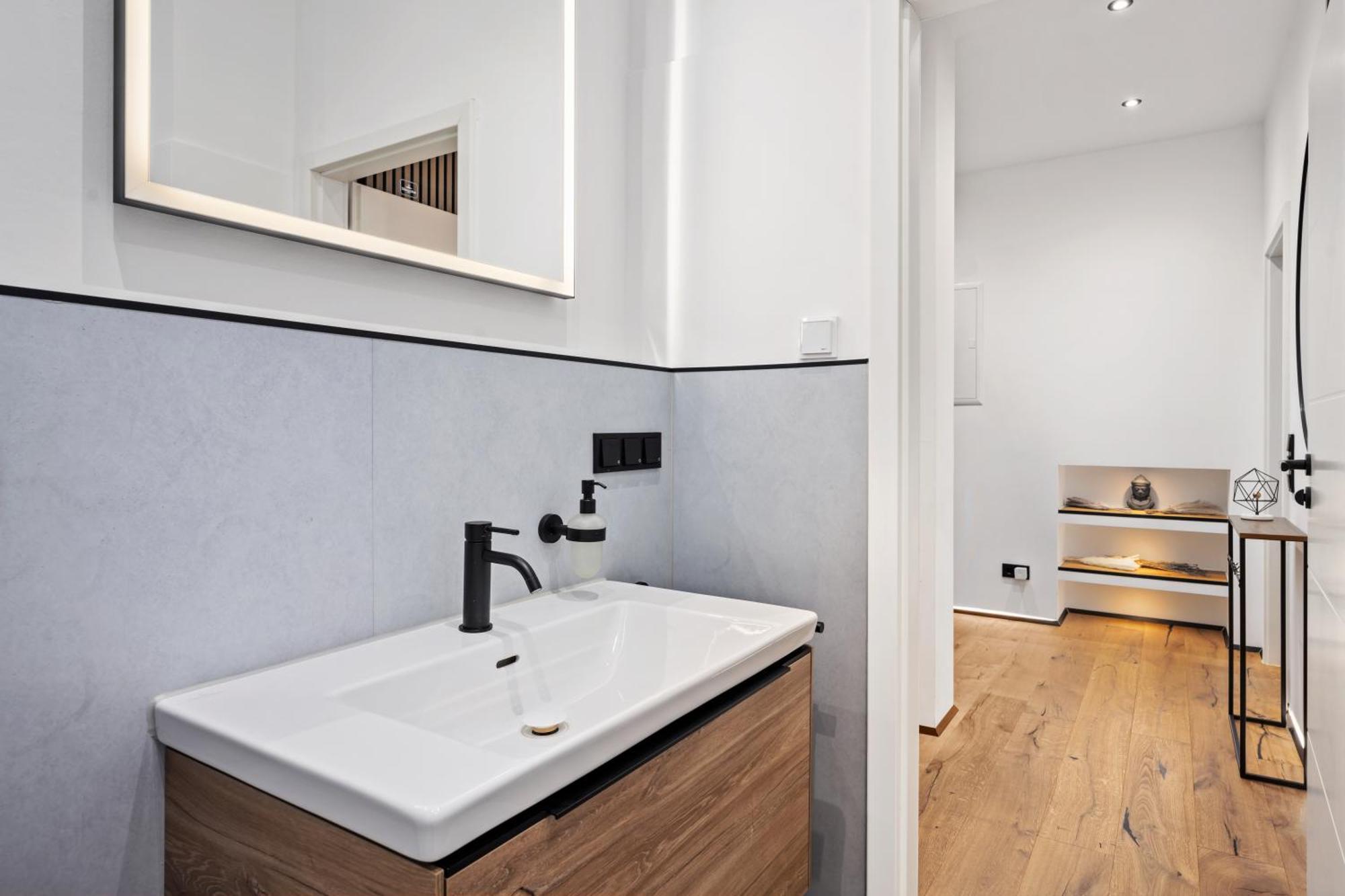 Edler Wohnraum Luxurioeses Stadtstudio Mit Balkon, Kaffeevollautomat & Klima Zwickau Esterno foto